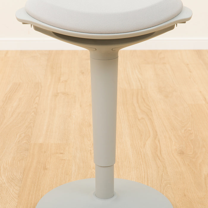 니토리 스탠딩 밸런스의자 OC301